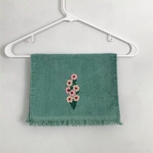 Vintage 70s Cannon Teal Pink Floral Embroidered Accent Hand Towel